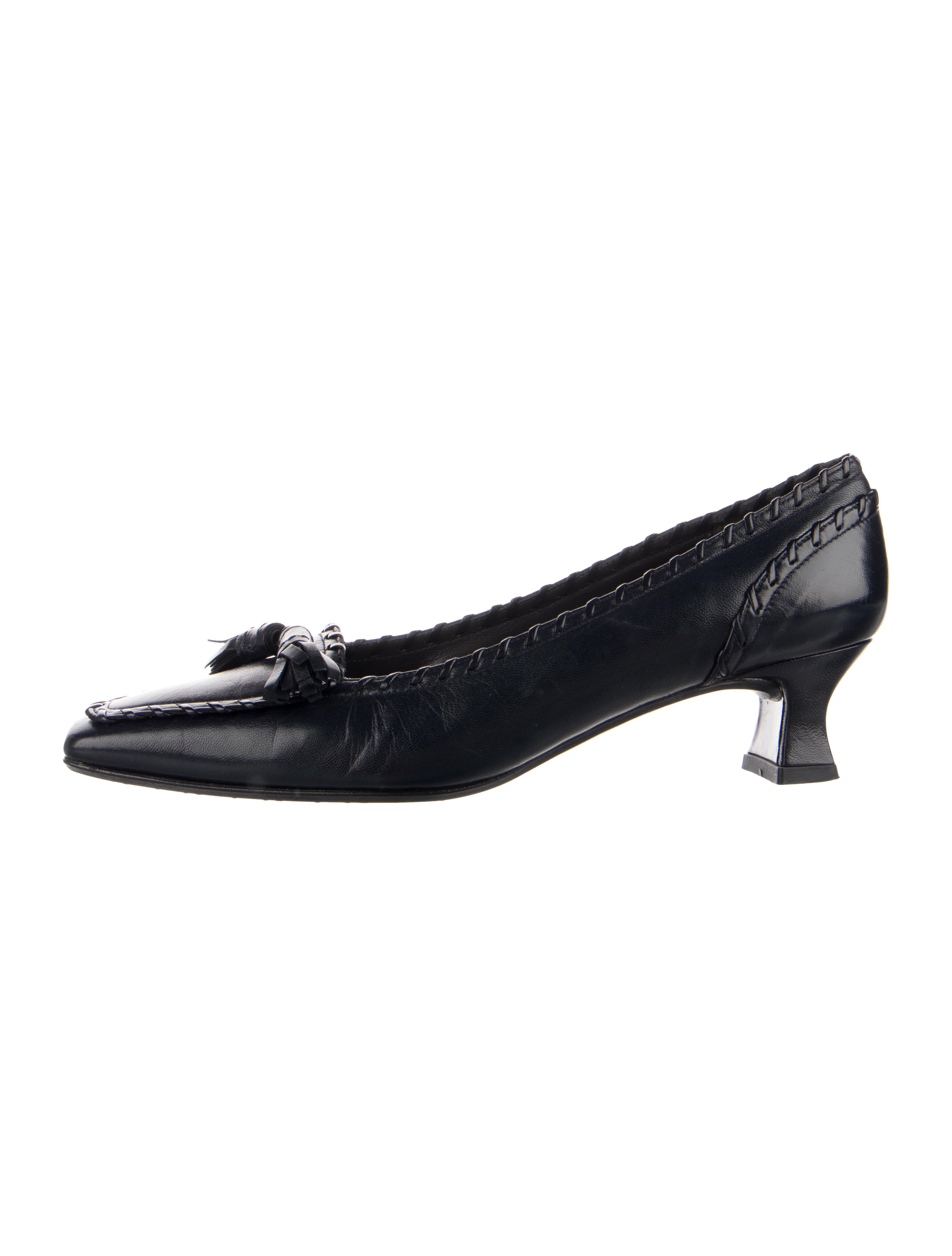 Stuart Weitzman Leather Whipstitch Trim Pumps