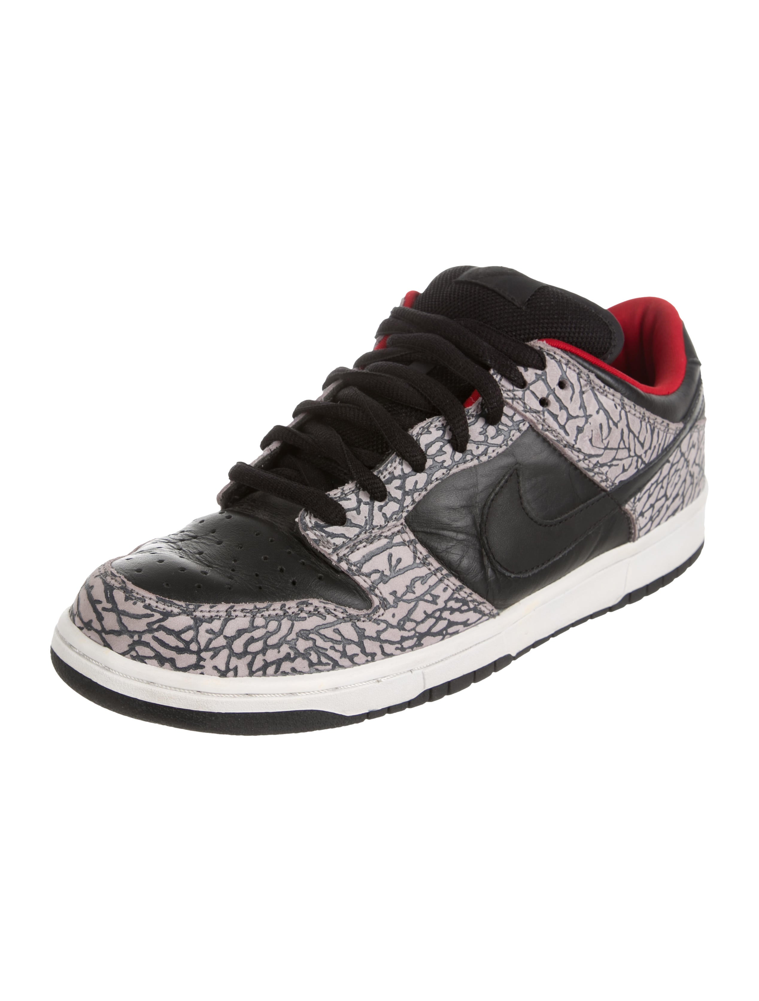 Supreme x Nike Dunk SB Low 'Black Cement' Sneakers