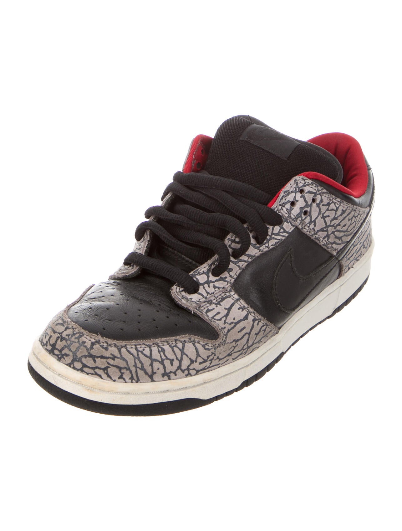 nike dunk sb low supreme black cement