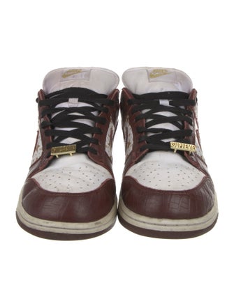 Supreme x Nike SB Dunk Low 'Stars Barkroot Brown' Sneakers