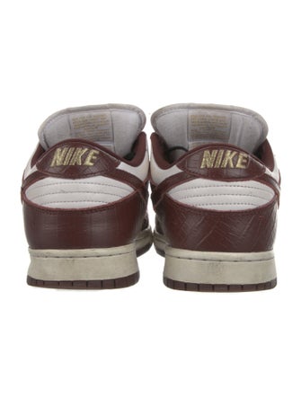 Supreme x Nike SB Dunk Low 'Stars Barkroot Brown' Sneakers