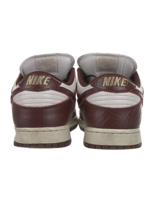 Supreme x Nike SB Dunk Low 'Stars Barkroot Brown' Sneakers