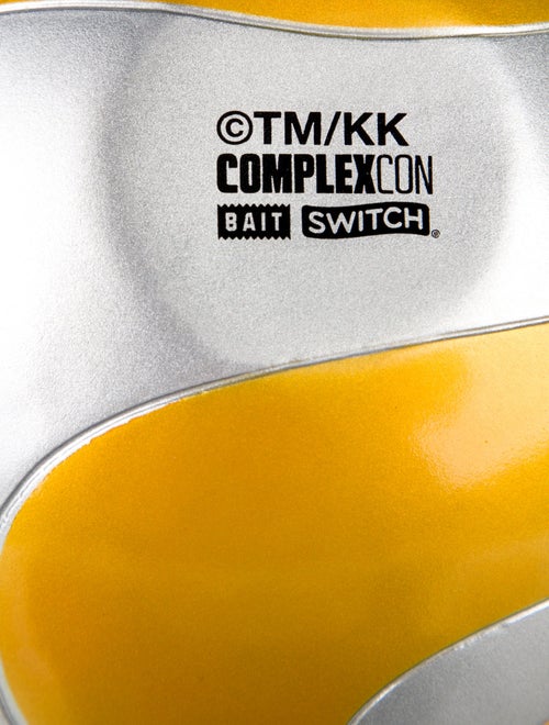 Takashi Murakami x Complexcon x BAIT x SWITCH 2016 Mr. Dob Figure 'Gold Edition'