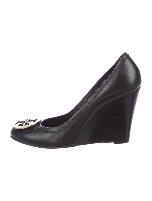 Tory Burch Signature Logo Leather Pumps Black