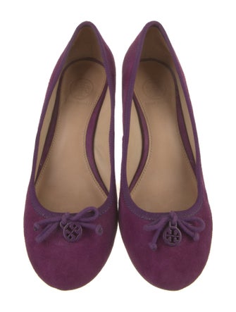 Tory Burch Signature Logo Suede Pumps