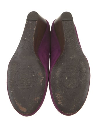 Tory Burch Signature Logo Suede Pumps