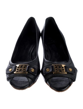 Tory Burch Signature Logo Leather Pumps