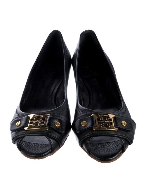 Tory Burch Signature Logo Leather Pumps