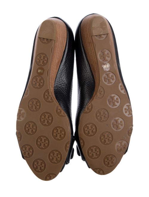 Tory Burch Signature Logo Leather Pumps