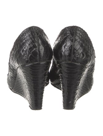 Tory Burch Embossed Leather Pumps