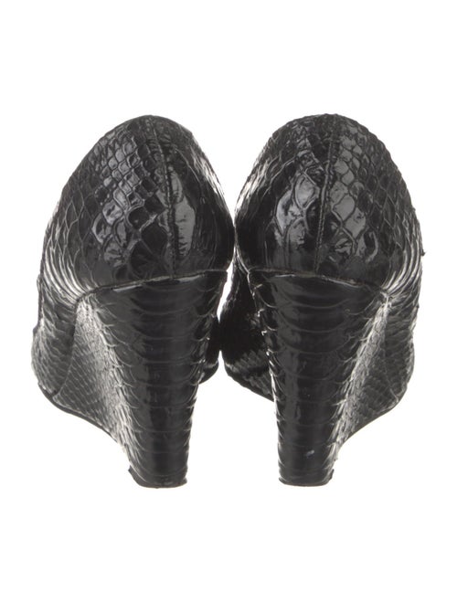 Tory Burch Embossed Leather Pumps