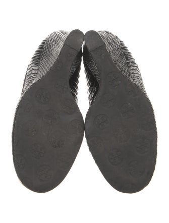 Tory Burch Embossed Leather Pumps