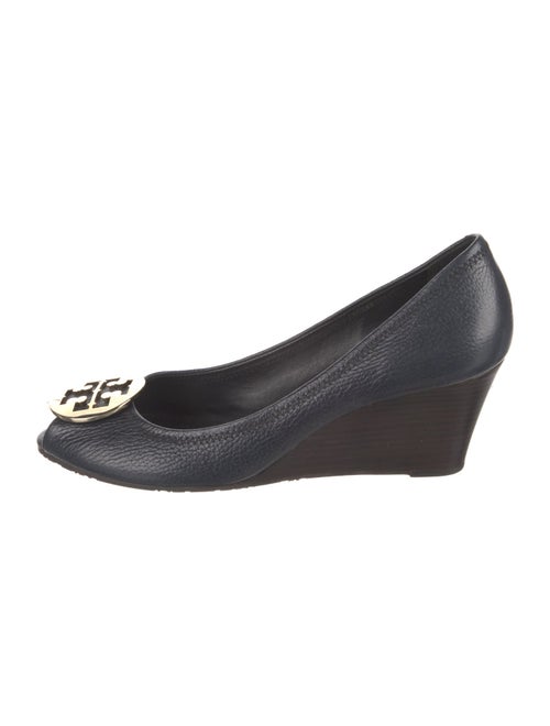 Tory Burch Signature Logo Leather Pumps
