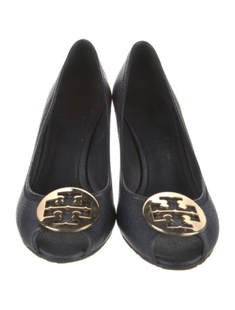 Tory Burch Signature Logo Leather Pumps