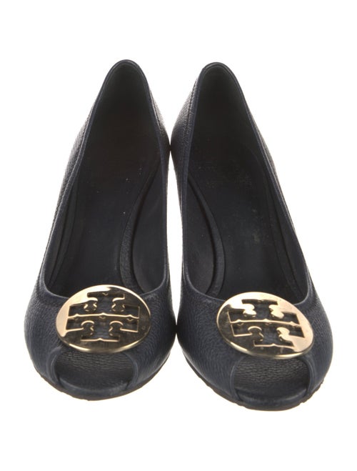 Tory Burch Signature Logo Leather Pumps