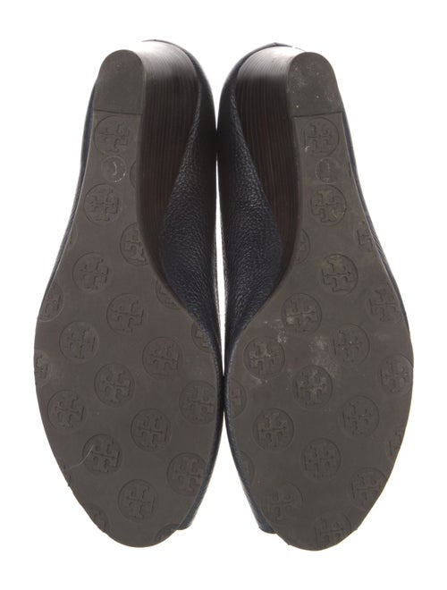 Tory Burch Signature Logo Leather Pumps