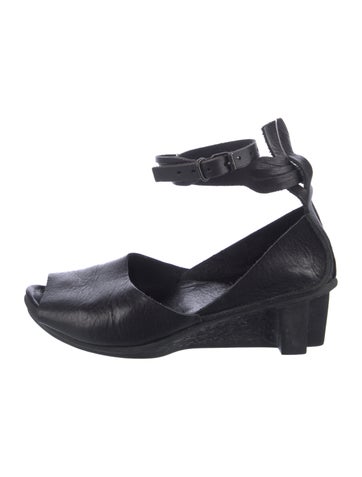 Pre-owned Trippen Leather Pumps In Black