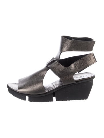 Pre-owned Trippen Leather Gladiator Sandals In Black