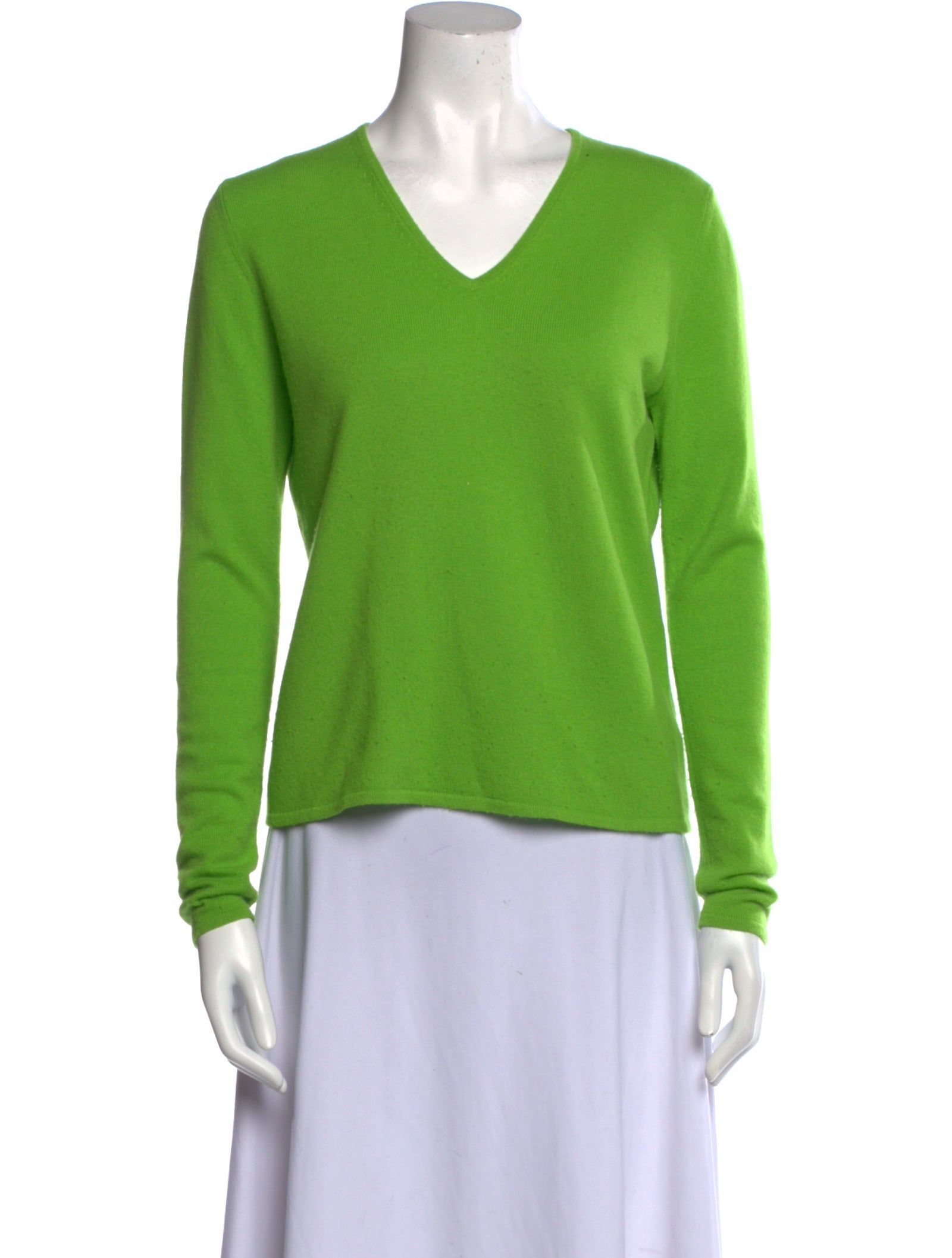 TSE Cashmere VNeck Sweater Green Knitwear, Clothing WTS30644 The RealReal