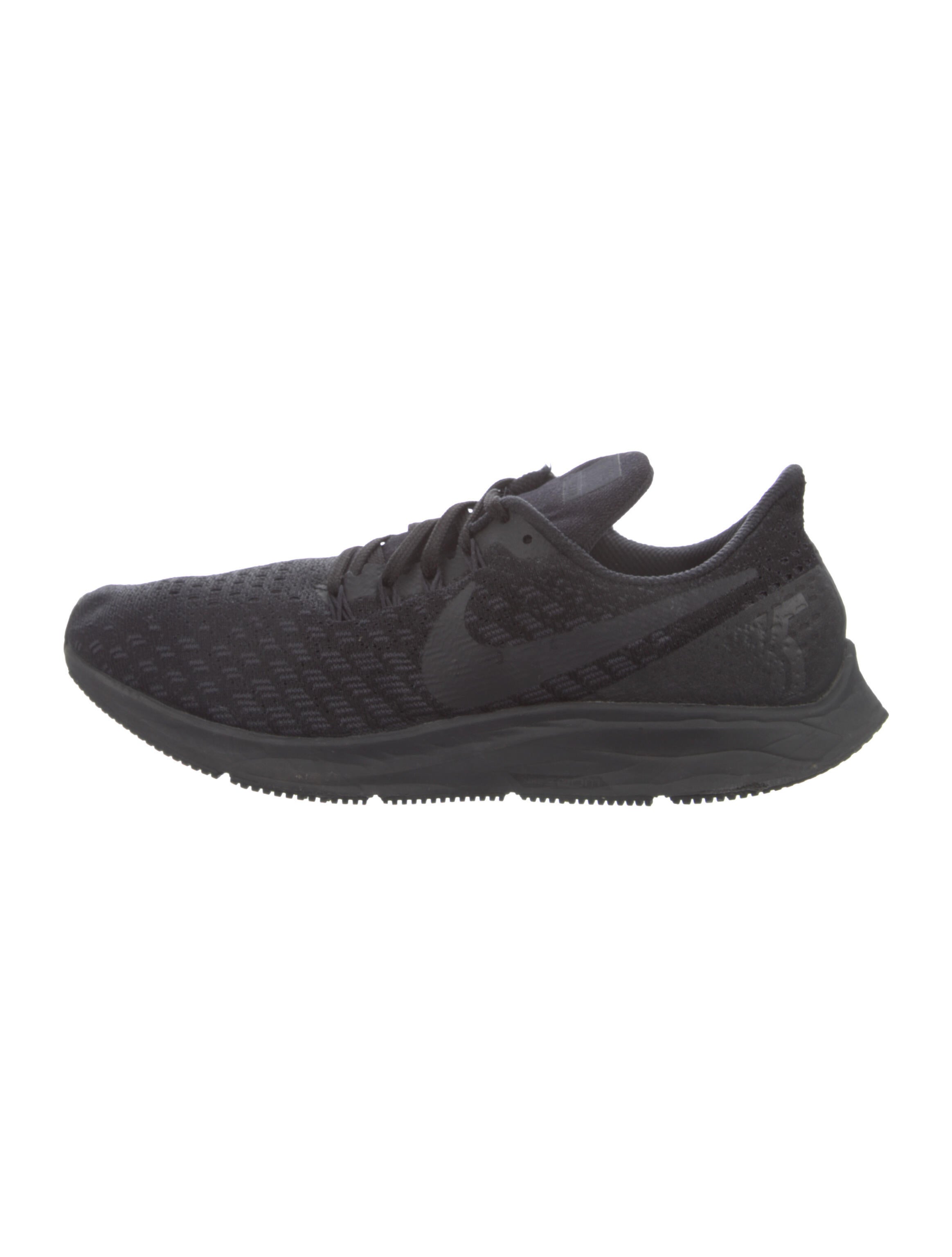 mens black nike athletic shoes