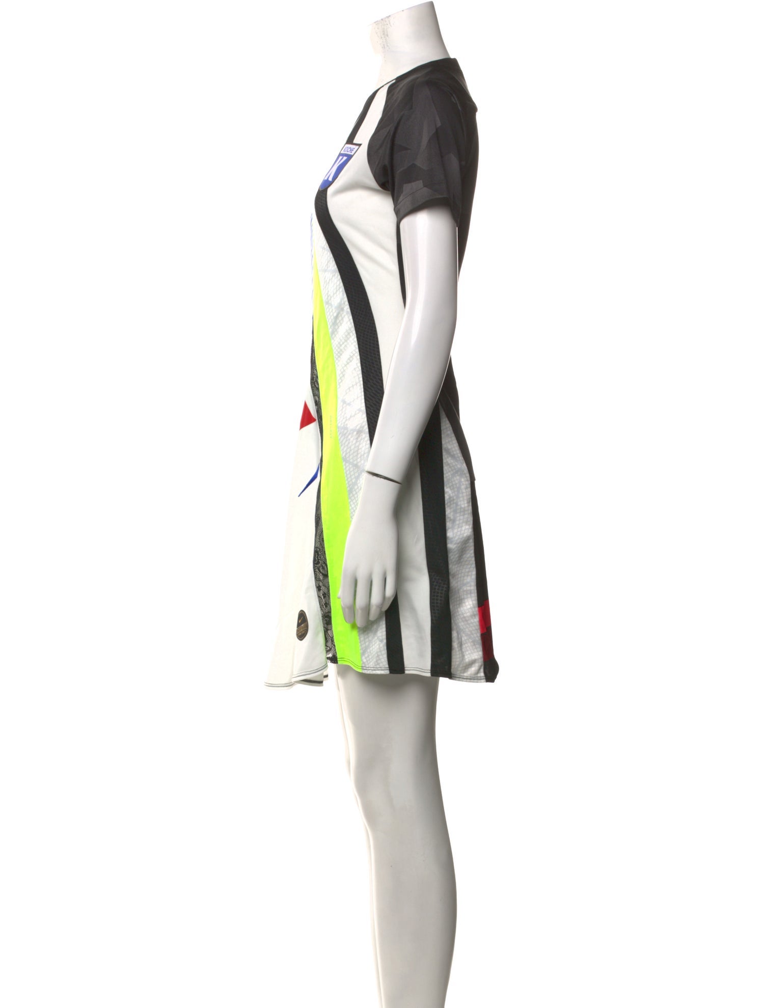Nike Printed Mini Dress - White Dresses, Clothing - WU2170435 | The RealReal Nike Printed Mini Dress - White Dresses, Clothing - WU2170435 | The RealReal