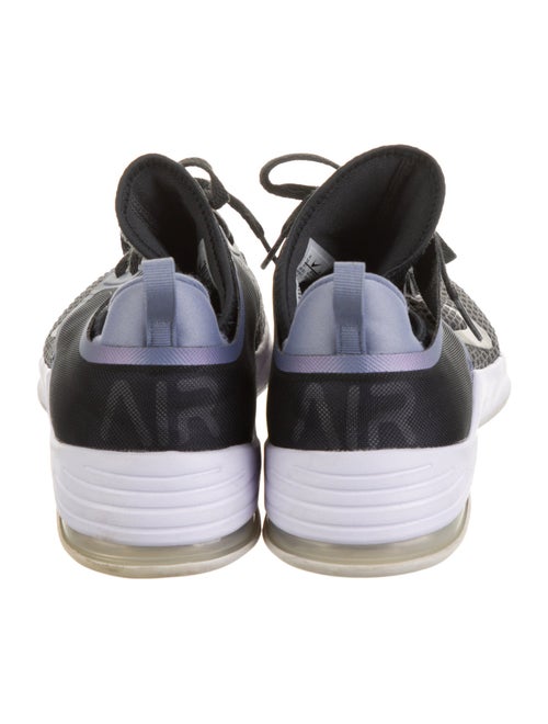 Nike Mesh Mesh Accents Athletic Sneakers