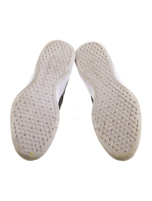 Nike Mesh Mesh Accents Athletic Sneakers