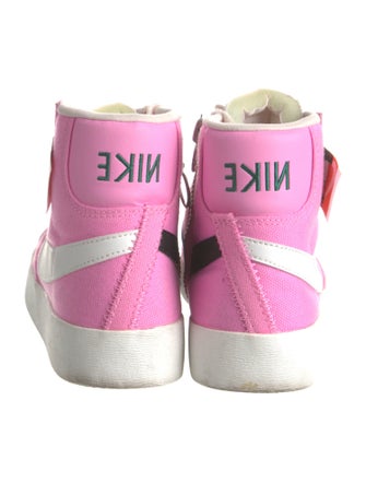 Nike Canvas Sneakers