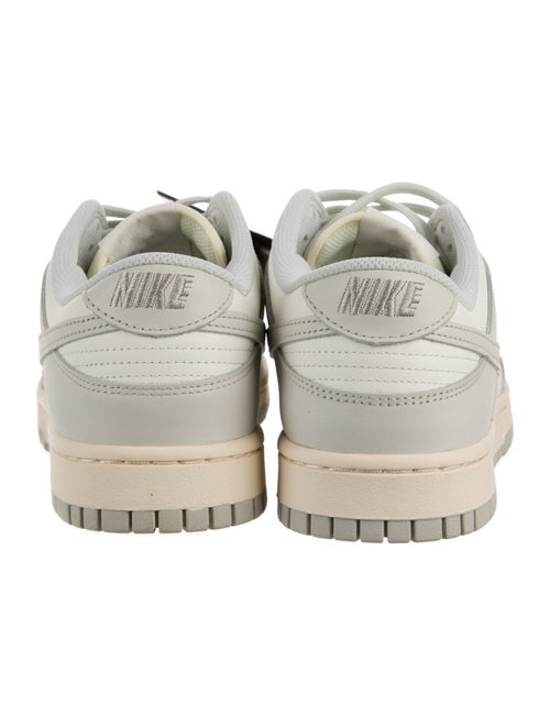 Nike Dunk Low 'Light Bone' Sneakers