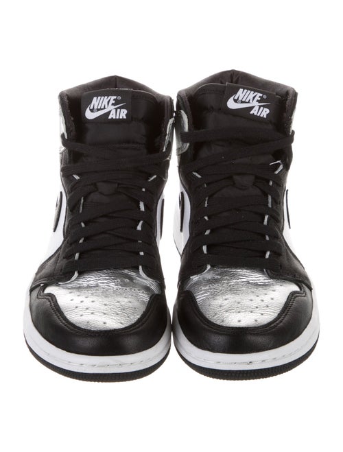 Nike Leather Colorblock Pattern Sneakers