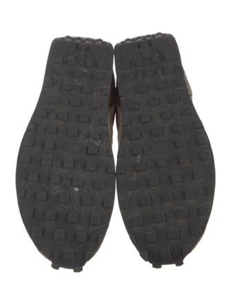 Nike Mesh Graphic Print Sneakers