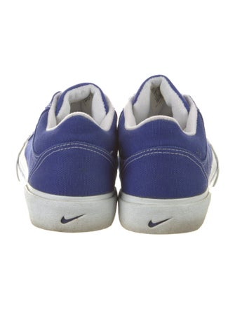 Nike Canvas Sneakers