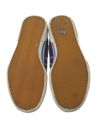 Nike Canvas Sneakers