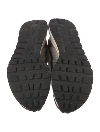 Nike Mesh Printed Athletic Sneakers