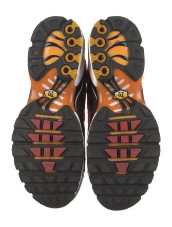 Nike Mesh Printed Athletic Sneakers