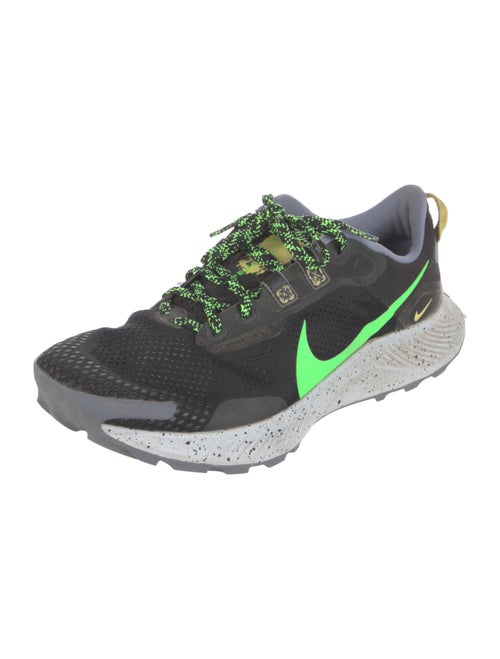 Nike Mesh Colorblock Pattern Athletic Sneakers