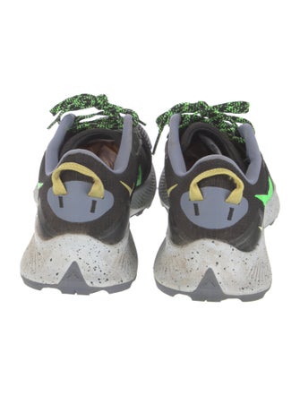 Nike Mesh Colorblock Pattern Athletic Sneakers