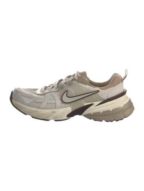 Nike Mesh Mesh Accents Athletic Sneakers