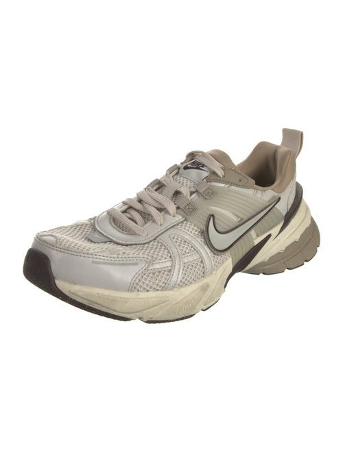 Nike Mesh Mesh Accents Athletic Sneakers