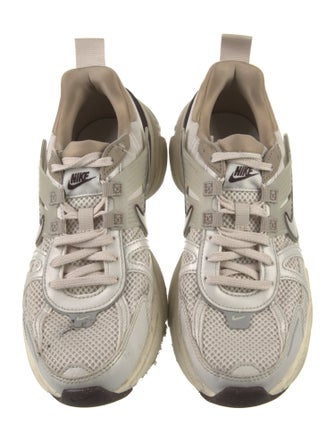 Nike Mesh Mesh Accents Athletic Sneakers