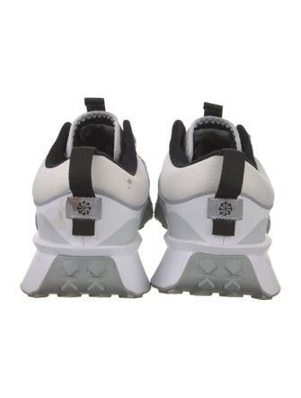 Nike Mesh Mesh Accents Athletic Sneakers