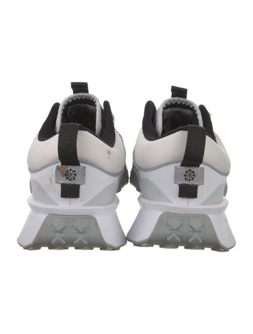 Nike Mesh Mesh Accents Athletic Sneakers