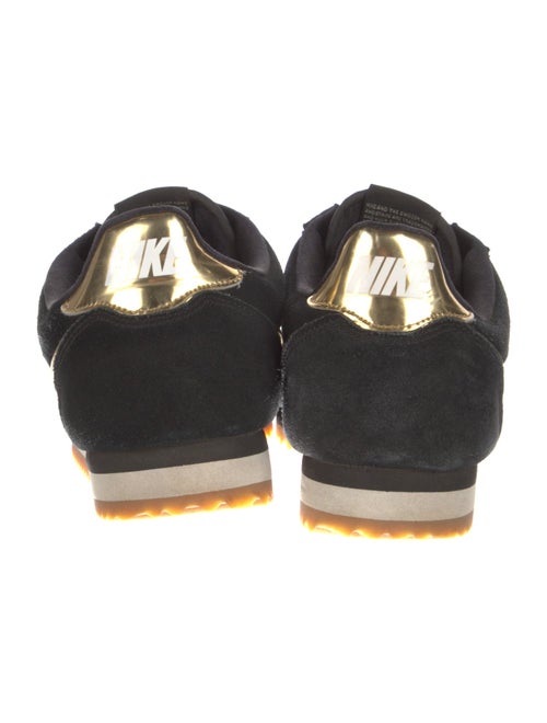 Nike Cortez SE Classic Sneakers