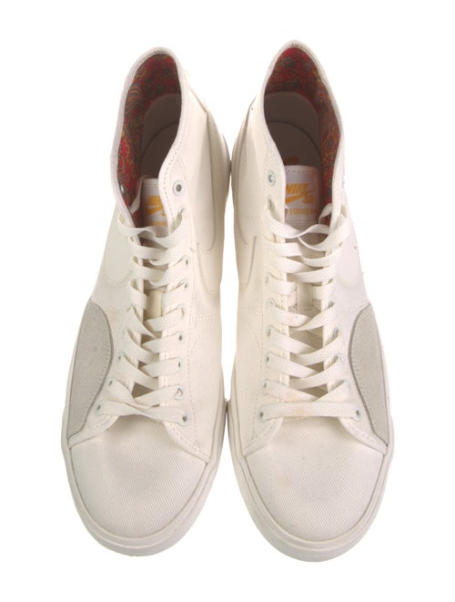 Nike Canvas Sneakers