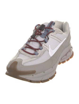 Nike Mesh Colorblock Pattern Athletic Sneakers