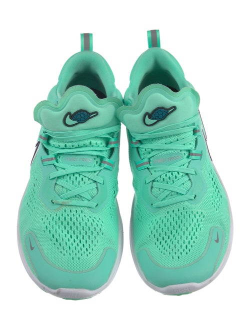 Nike Mesh Printed Athletic Sneakers