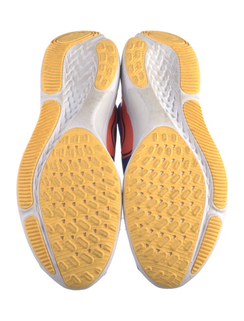 Nike Mesh Graphic Print Athletic Sneakers