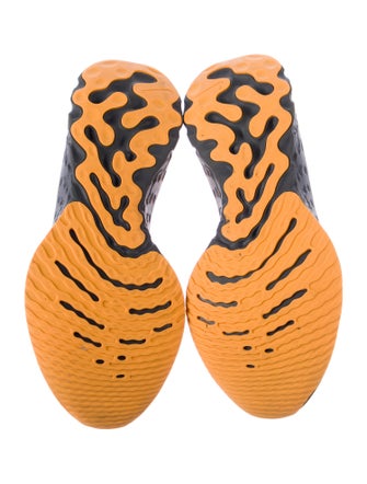 Nike Colorblock Pattern Athletic Sneakers