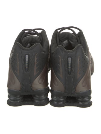 Nike Shox R4 Ironstone Off Noir Sneakers