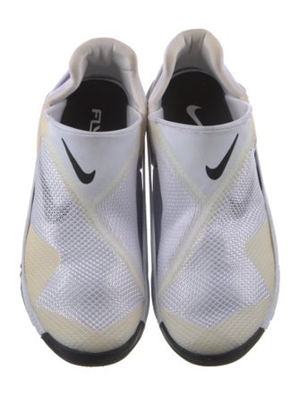 Nike Mesh Mesh Accents Athletic Sneakers